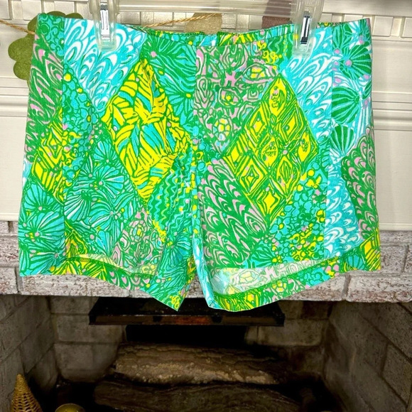 Lilly Pulitzer Liza shorts in colorful print size 4 - Picture 1 of 3